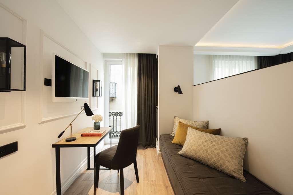 Serras Barcelona Room photo
